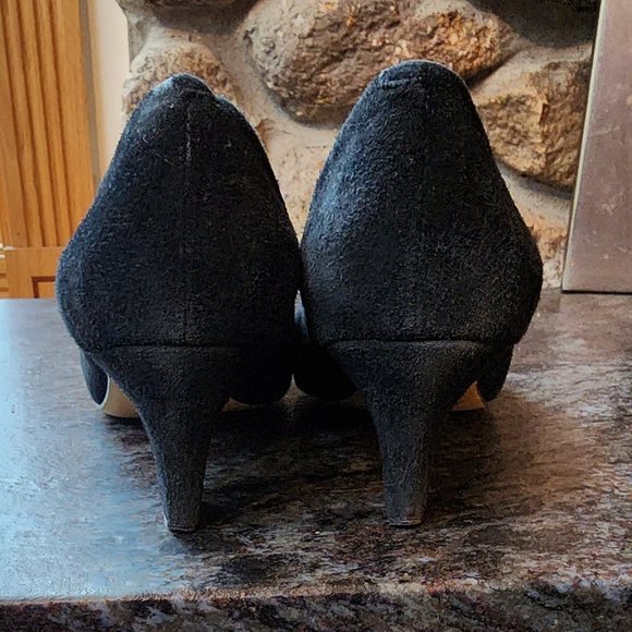 Trotters Penelope Black Suede Pumps Size 8.5W - Picture 14 of 16